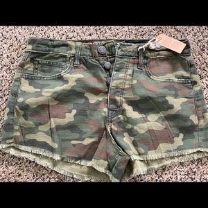 American Eagle Camo shorts